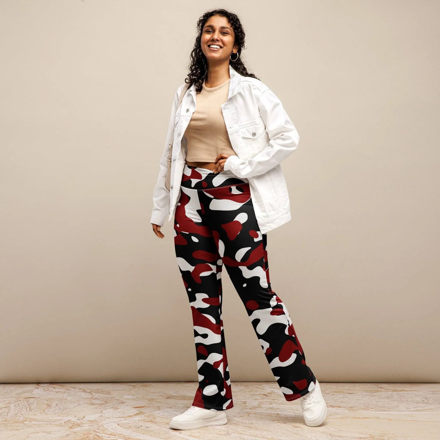 schwarz-rot-weiss-camouflage-high-waist-flare-leggings-flare-leggings-jlr-design-3 - JLR Design