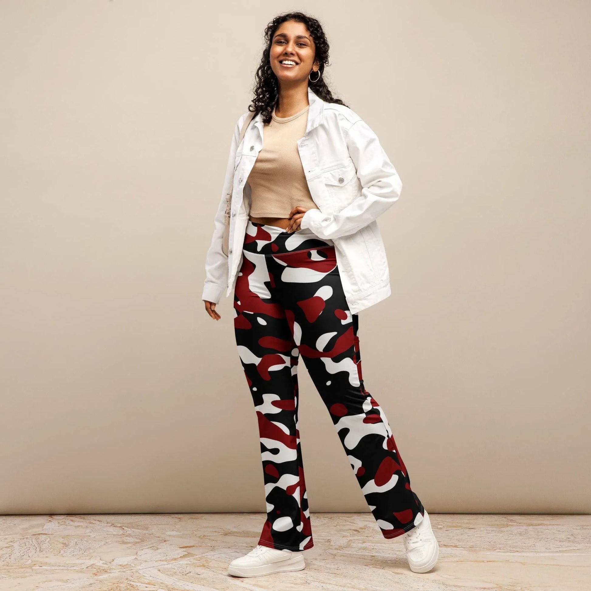 schwarz-rot-weiss-camouflage-high-waist-flare-leggings-flare-leggings-jlr-design-3 - JLR Design