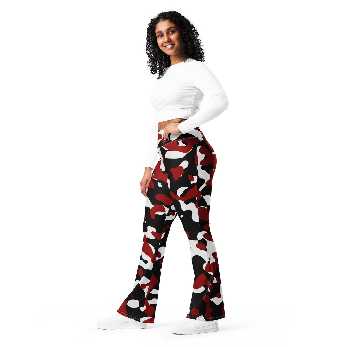 schwarz-rot-weiss-camouflage-high-waist-flare-leggings-flare-leggings-jlr-design-7 - JLR Design