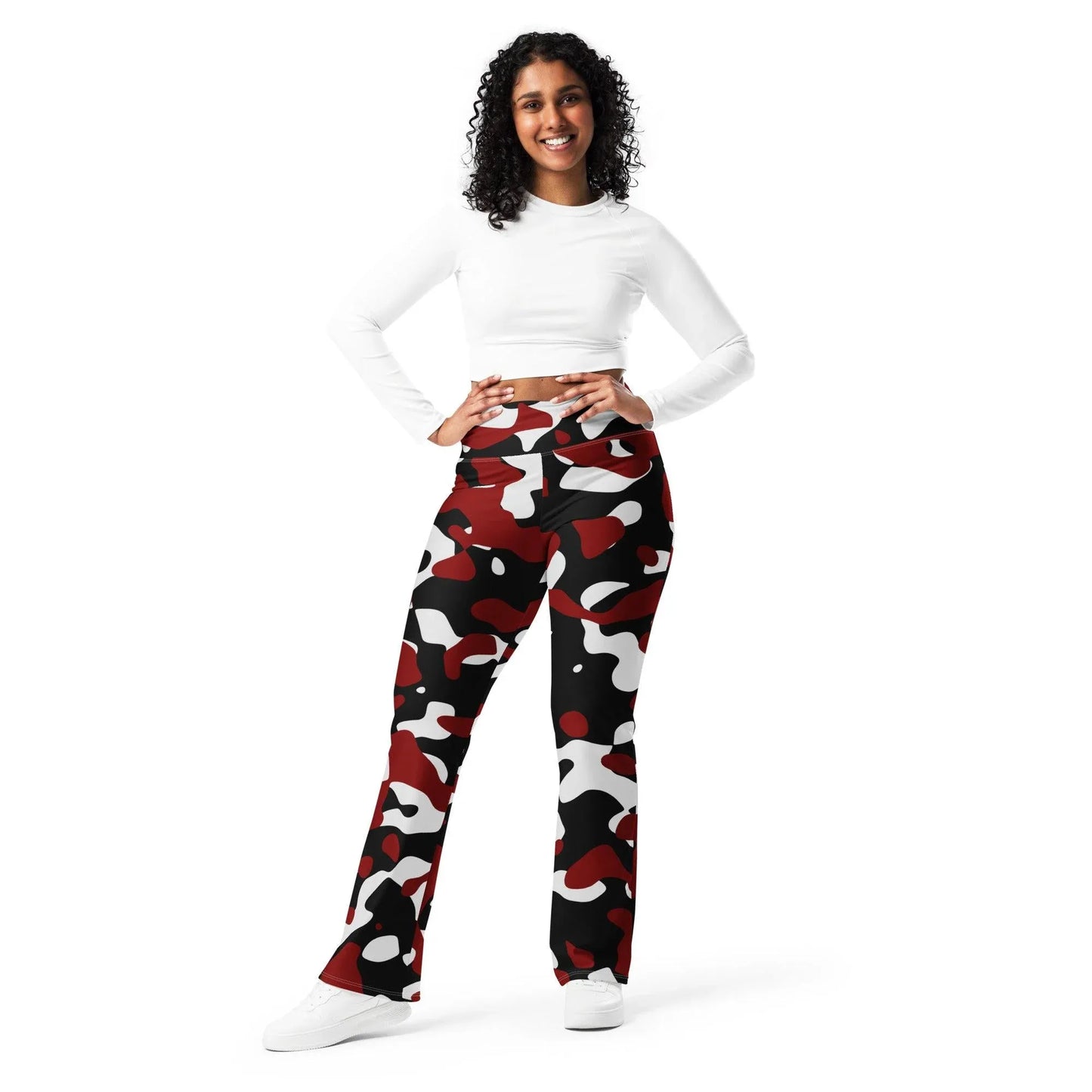 schwarz-rot-weiss-camouflage-high-waist-flare-leggings-flare-leggings-jlr-design-9 - JLR Design