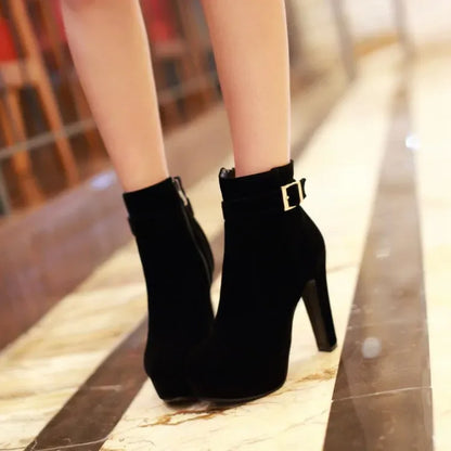 stylische-damen-winter-heels-mit-schnalle-and-absatz-high-heels-jlr-design-28 - JLR Design