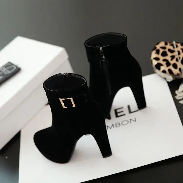 stylische-damen-winter-heels-mit-schnalle-and-absatz-high-heels-jlr-design-48 - JLR Design
