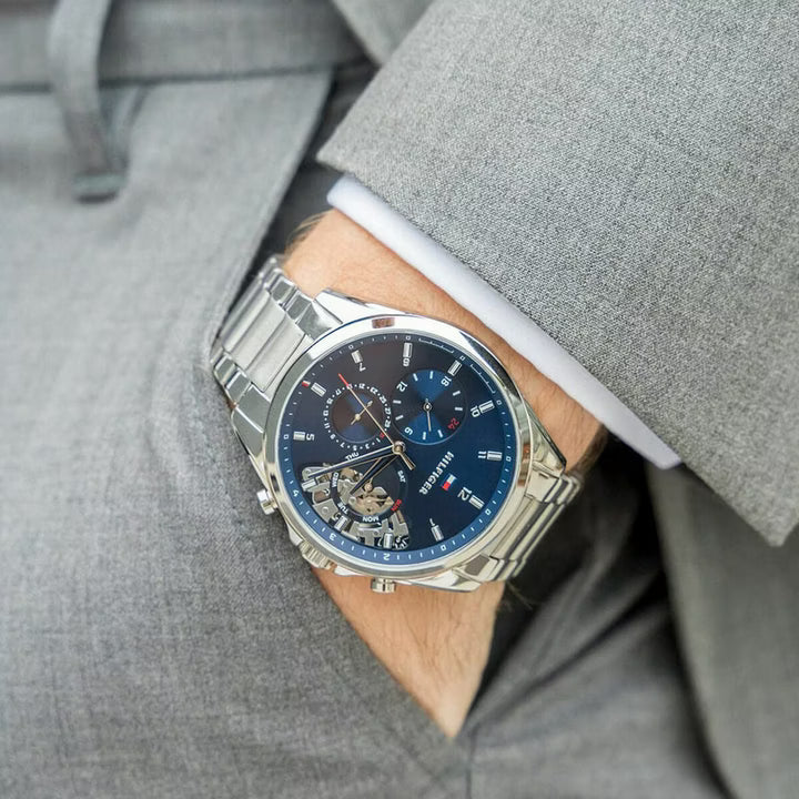 tommy-hilfiger-baker-herrenuhr-1710448-or-teilskelettiertes-zifferblatt-blau-or-edelstahlarmband-and-multifunktion-markenuhren-jlr-design-3 - JLR Design