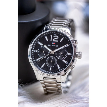 tommy-hilfiger-gavin-1791469-herrenuhr-markante-multifunktion-in-silber-and-schwarz-markenuhren-jlr-design-5 - JLR Design