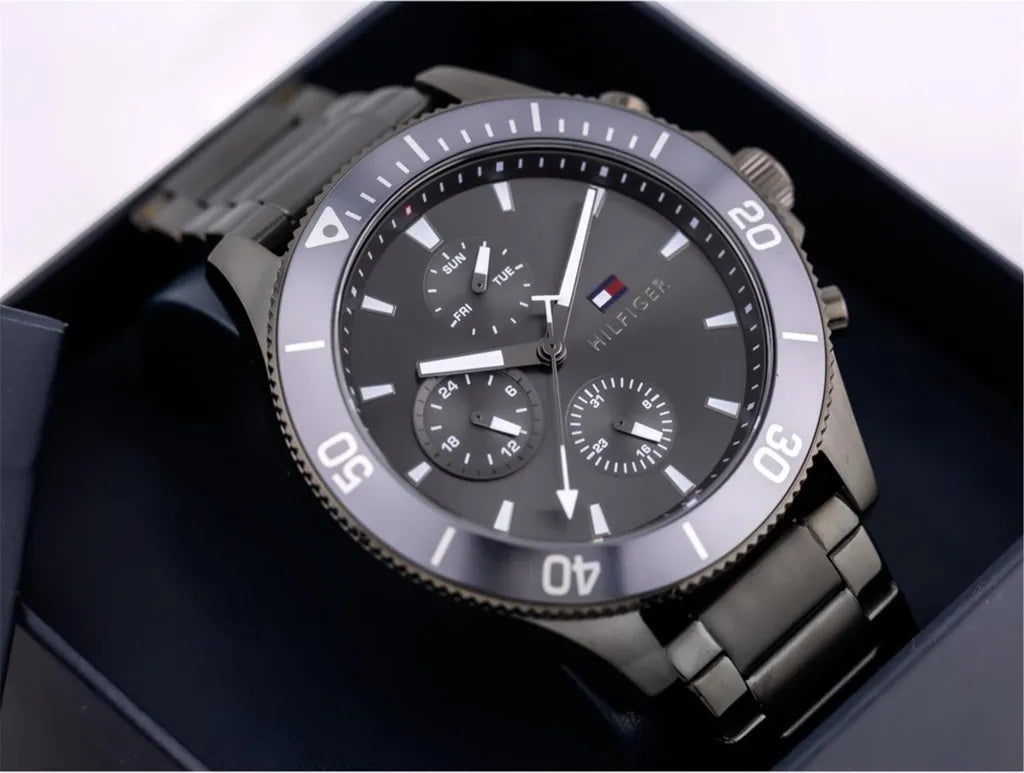 tommy-hilfiger-larson-1791918-herrenuhr-graue-pvd-eleganz-and-multifunktion-markenuhren-jlr-design-4 - JLR Design