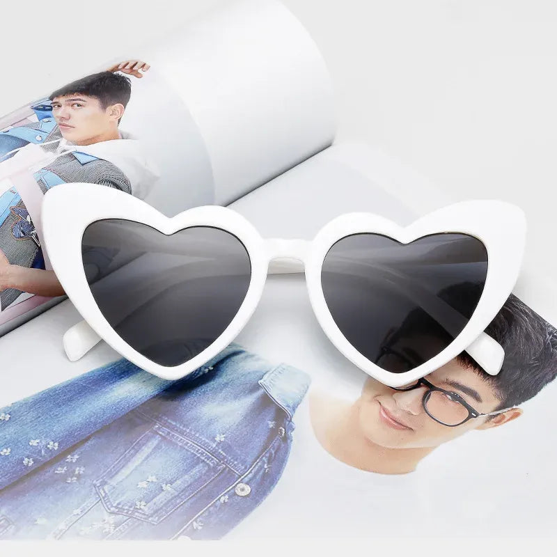 trendige-herz-sonnenbrille-retro-style-ikonische-festival-brille-mit-uv400-schutz-brille-jlr-design-4 - JLR Design