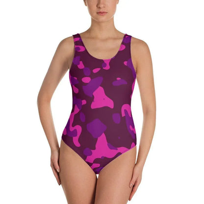 einteiliger-pink-camouflage-badeanzug-mit-cheeky-passform-badeanzug-jlr-design-2 - JLR Design