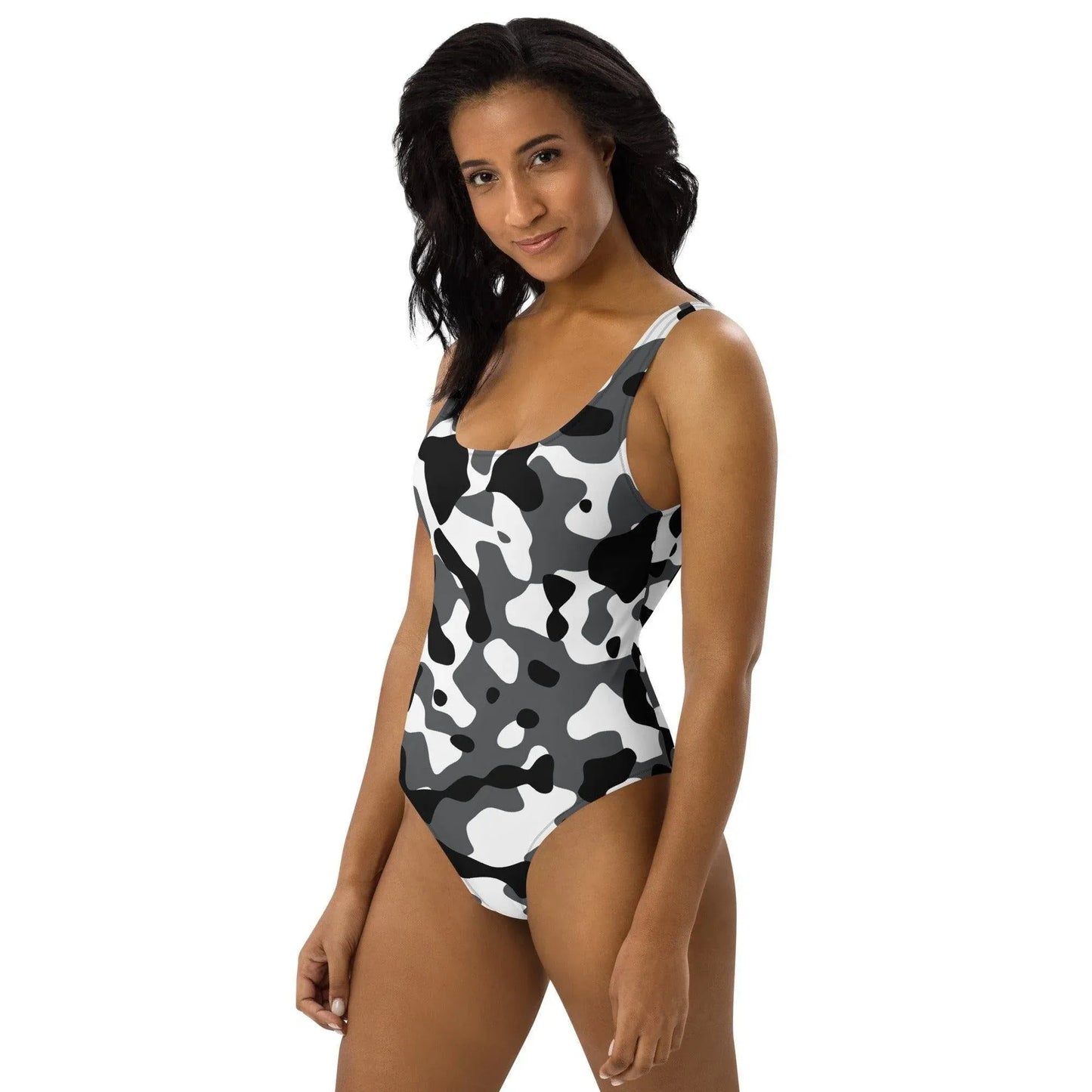 einteiliger-schwarz-grau-weiss-camouflage-badeanzug-mit-cheeky-passform-badeanzug-jlr-design-1 - JLR Design
