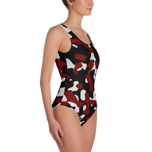 einteiliger-schwarz-rot-weiss-camouflage-badeanzug-mit-cheeky-passform-badeanzug-jlr-design-1 - JLR Design