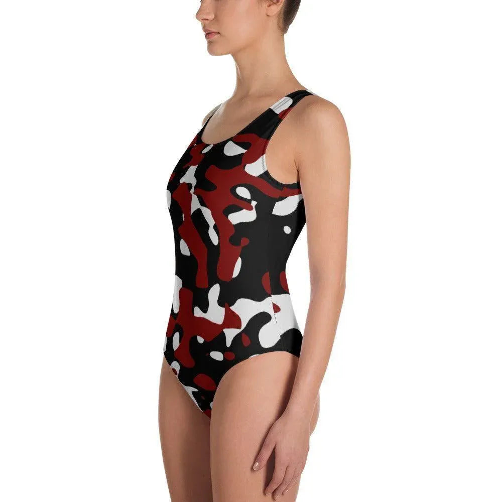 einteiliger-schwarz-rot-weiss-camouflage-badeanzug-mit-cheeky-passform-badeanzug-jlr-design-3 - JLR Design