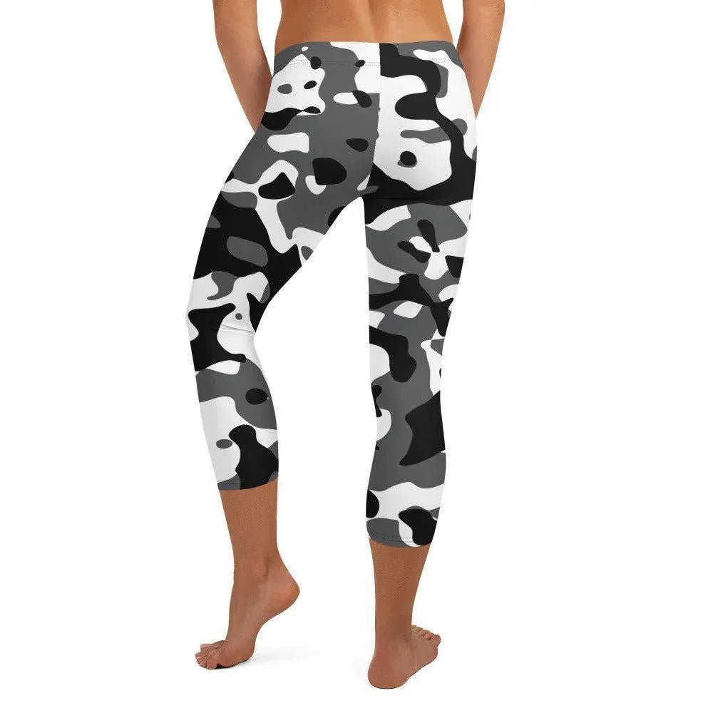 schwarz-grau-weiss-camouflage-damen-capri-leggings-capri-leggings-jlr-design-1 - JLR Design