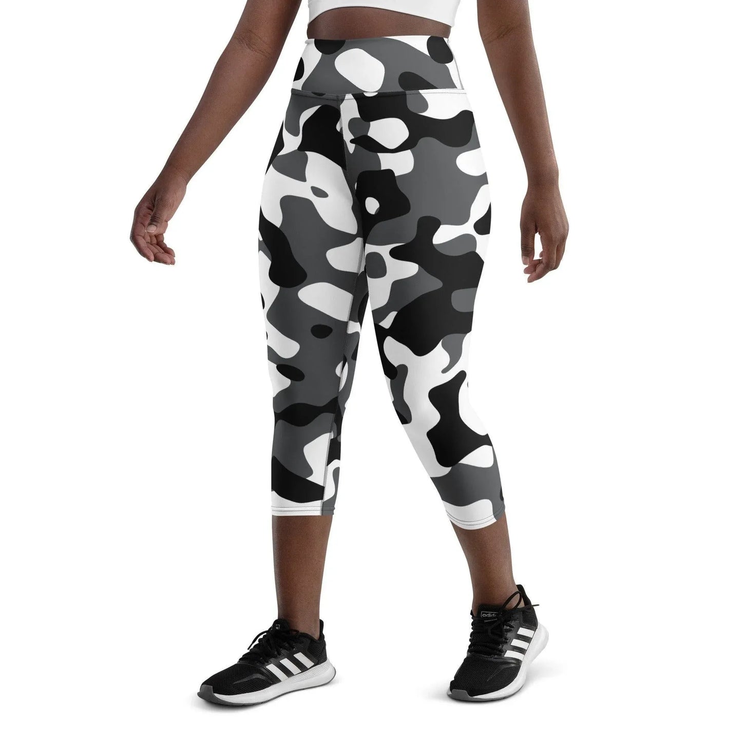 schwarz-grau-weiss-camouflage-damen-yoga-capri-leggings-yoga-capri-leggings-jlr-design-1 - JLR Design