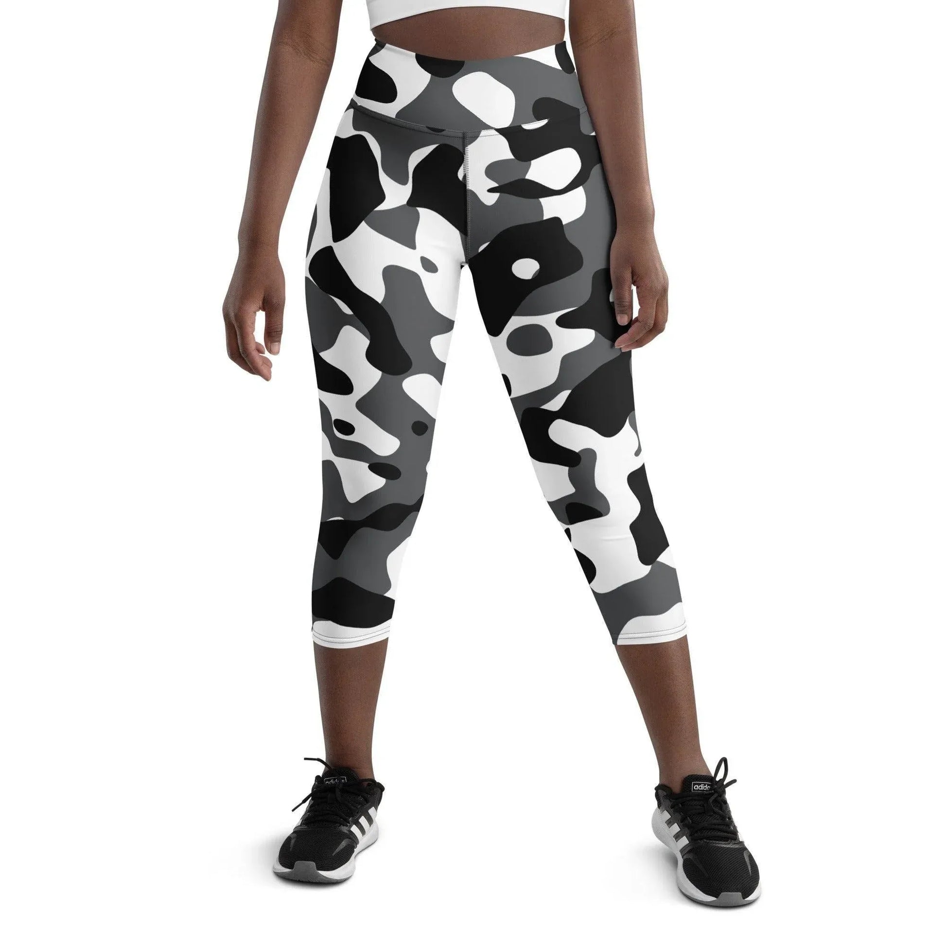 schwarz-grau-weiss-camouflage-damen-yoga-capri-leggings-yoga-capri-leggings-jlr-design-2 - JLR Design