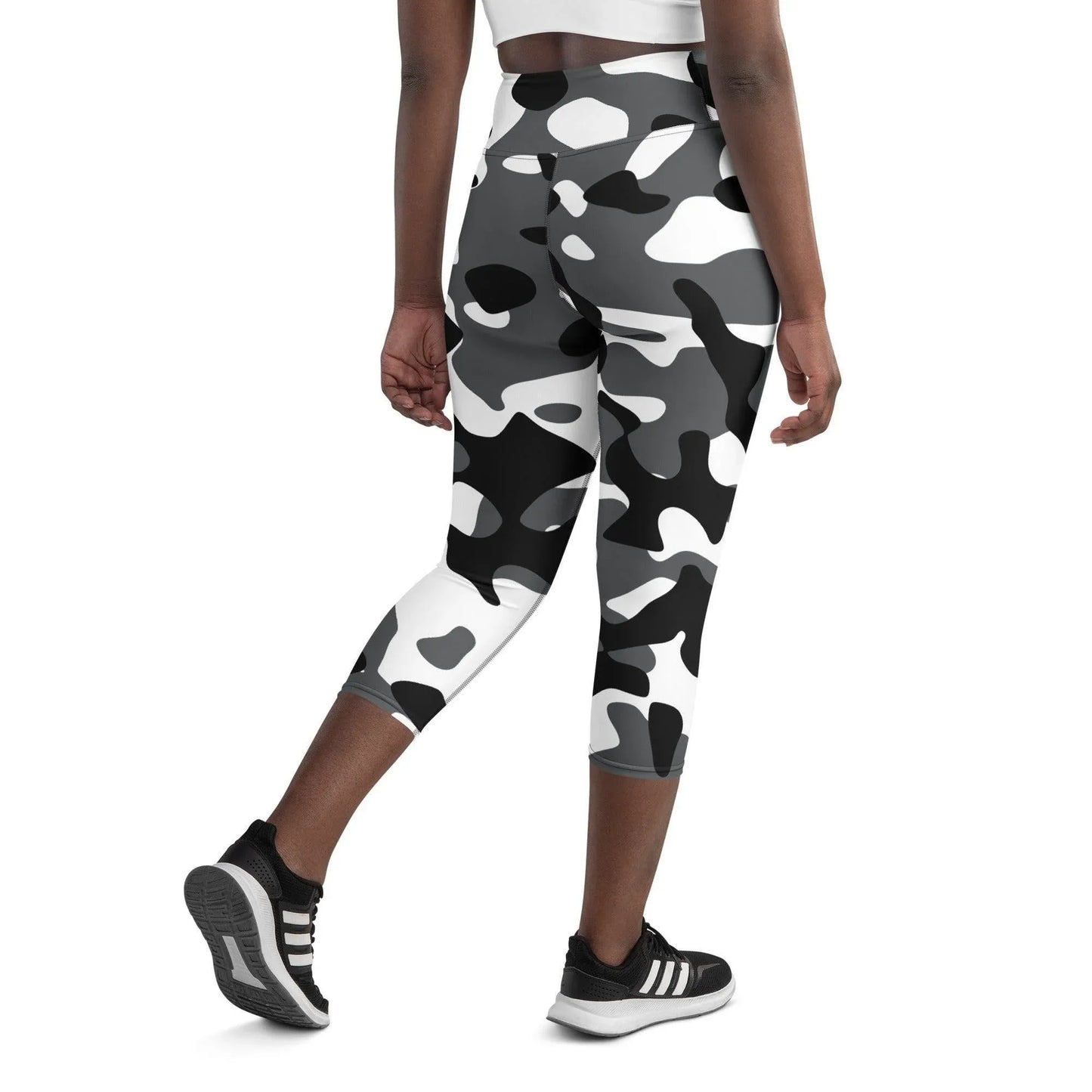 schwarz-grau-weiss-camouflage-damen-yoga-capri-leggings-yoga-capri-leggings-jlr-design-3 - JLR Design